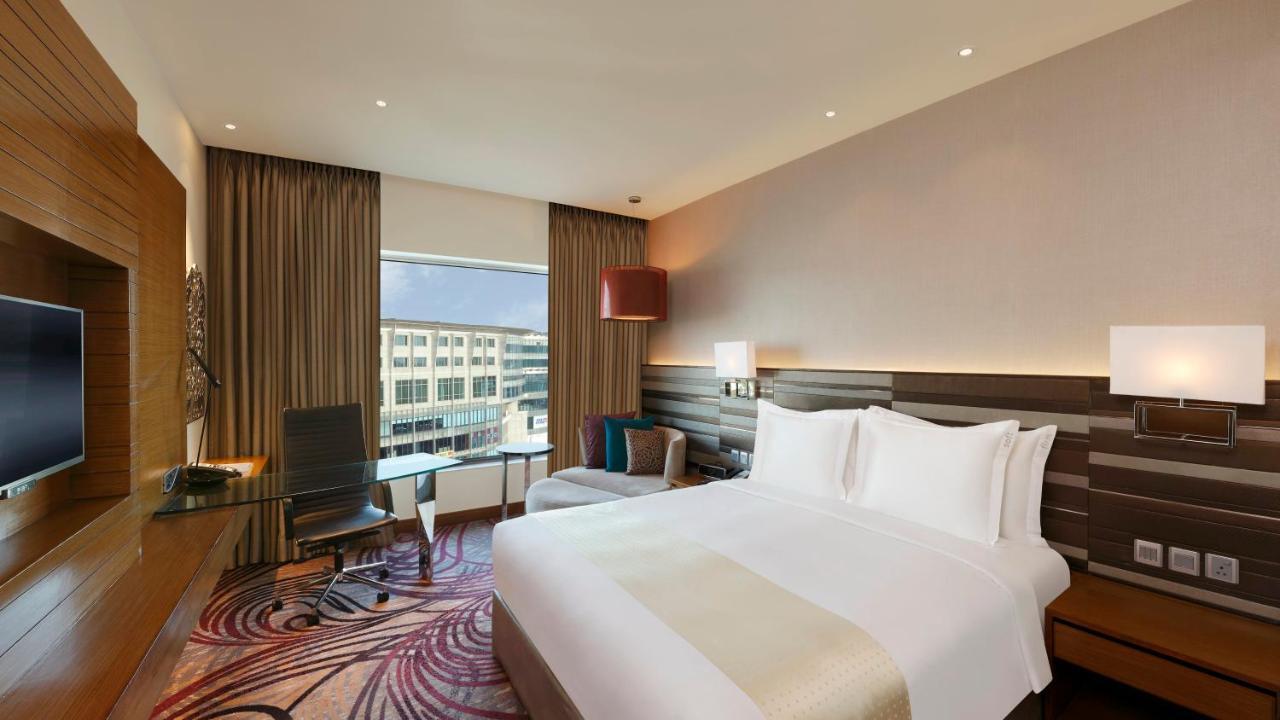 Standard Zimmer mit Kingsize-Bett Stadtblick