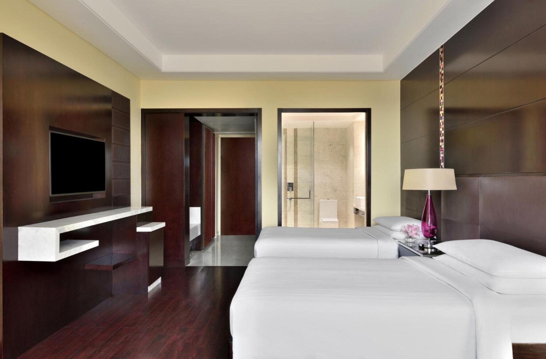 Executive Twin Bath Tub Cocktail hrs at Lounge18 IMFL 6PM 8PM INR 1000 hotel Credit per on spa food & soft beverages non-cumulative B1G1 on selected beer brands during 4PM-6PM at Lounge18Happy Hrs at Jaipur Baking Company7,1549203190:JPEG