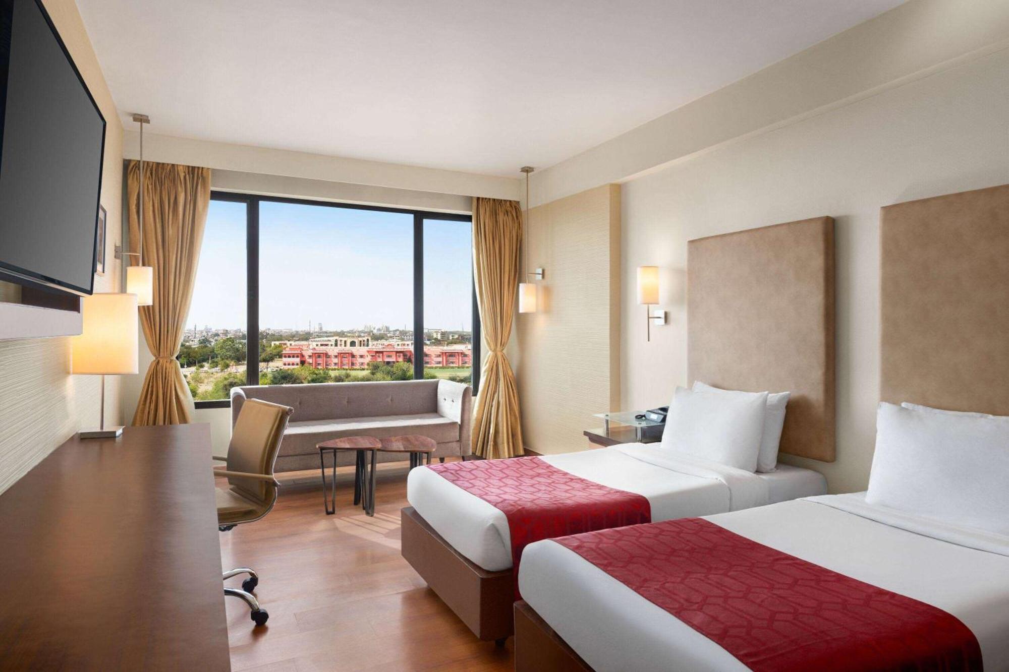 Deluxe Twin RoomEnjoy Happy Hours 11 on Alcoholic Beverages | on Food & Beverage services | Guaranteed Early check & Late check-out by 3hrs