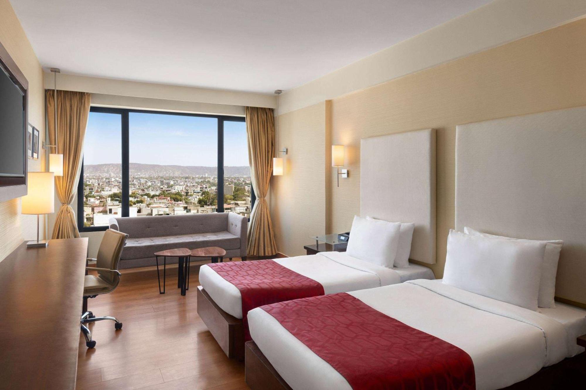 Deluxe Twin RoomEnjoy Happy Hours 11 on Alcoholic Beverages | on Food & Beverage services | Guaranteed Early check & Late check-out by 3hrs