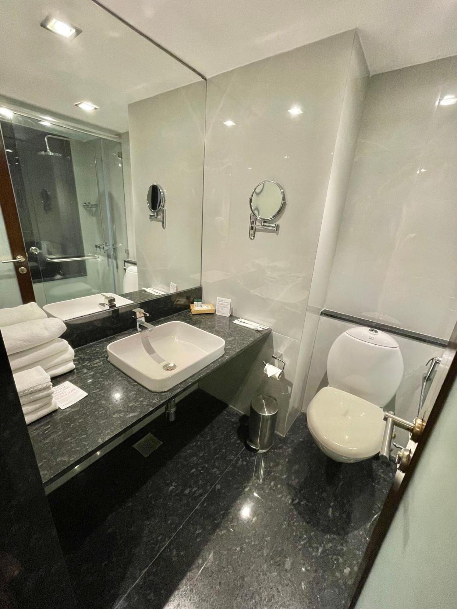 Deluxe Twin RoomEnjoy Happy Hours 11 on Alcoholic Beverages | on Food & Beverage services | Guaranteed Early check & Late check-out by 3hrs
